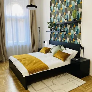 Appartamento Birdie 3-bdr, Budapest